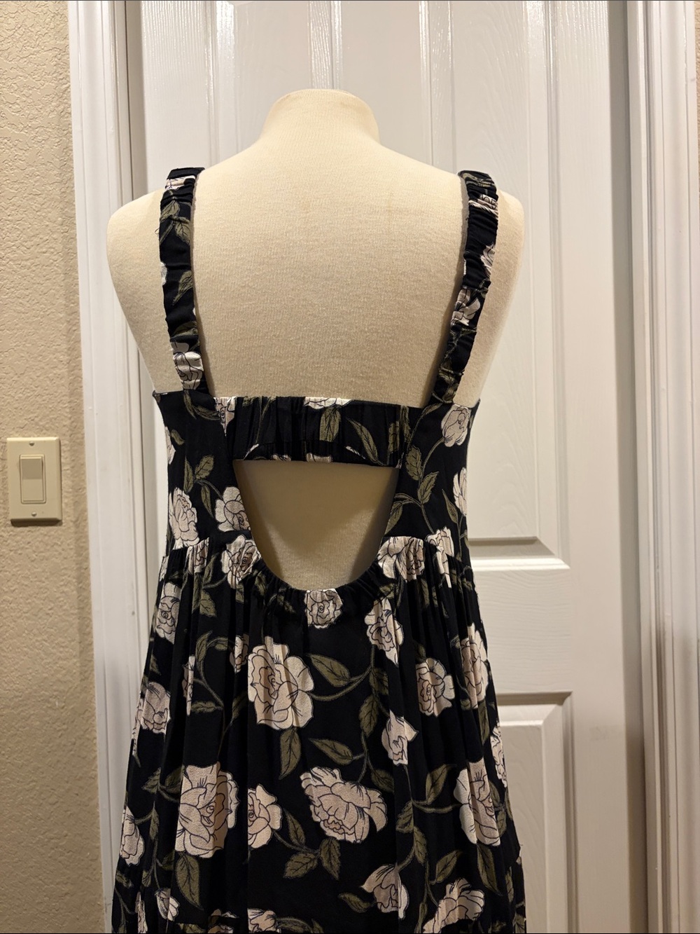 Saltwater LUXE Floral Black Sleeveless Maxi Dress size M excellent cond - Picture 6 of 8